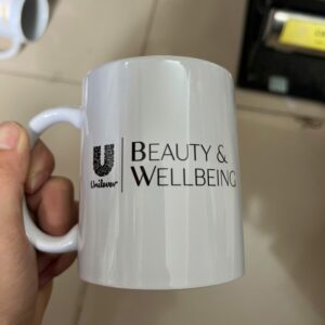 Ly sứ doanh nghiệp unilever trông rất bắt mắt