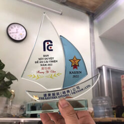 Kỷ niệm chương mẫu con thuyền