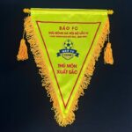 Cờ bóng đá tam giác in theo yêu cầu