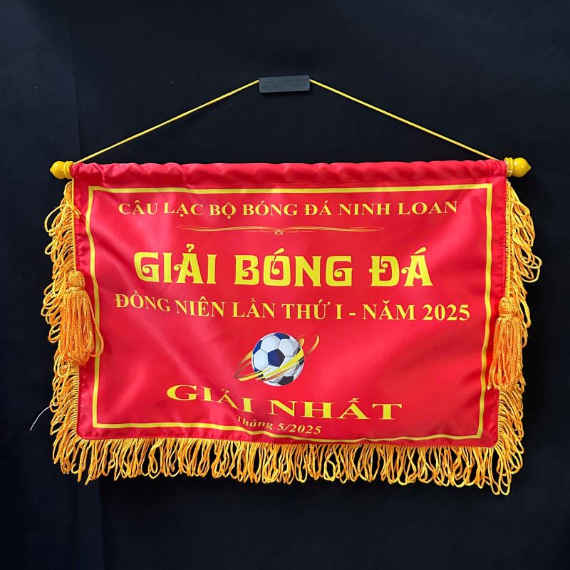 Cờ lưu niệm đá bóng câu lạc bộ 60x40cm