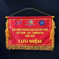 Cờ lưu niệm sinh viên
