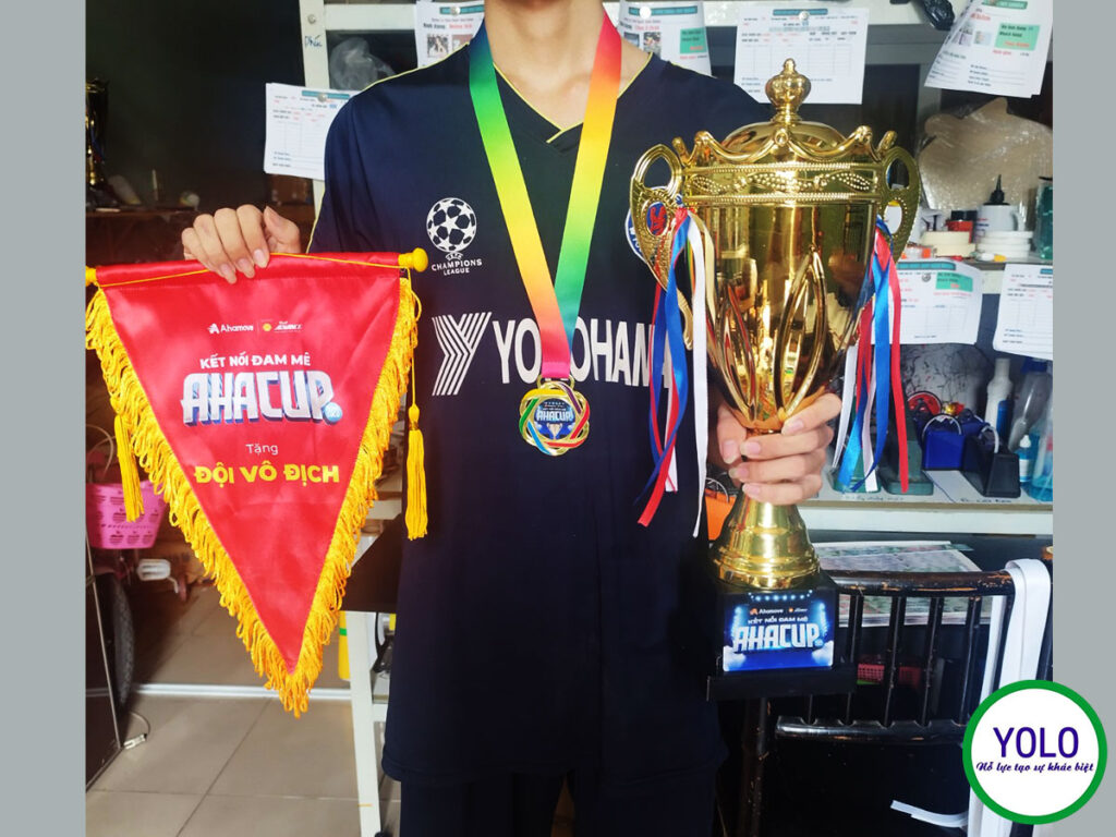 Đặt cờ lưu niệm, cup ,huy chương TP.HCM