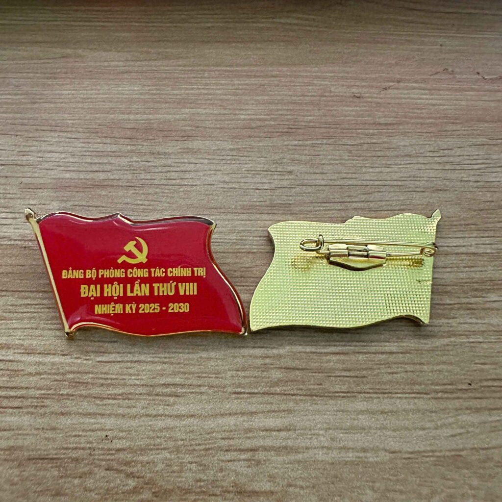 Làm huy hiệu cờ Đảng