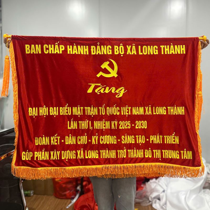 bưc-truong-theu-vai-nhung Bức trướng thêu vải nhung