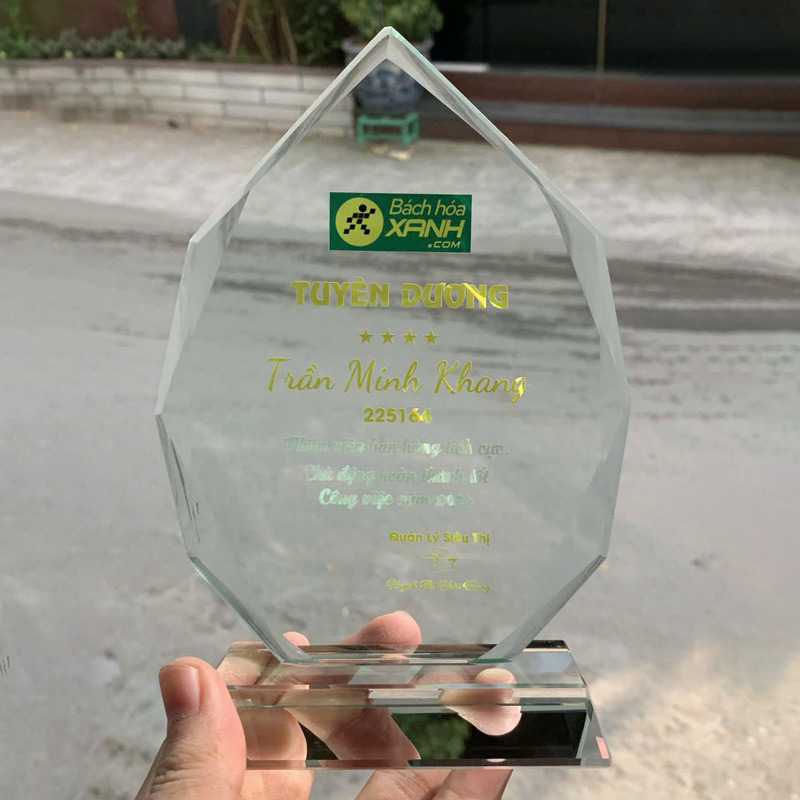 Kỷ niệm chương thủy tinh giá rẻ