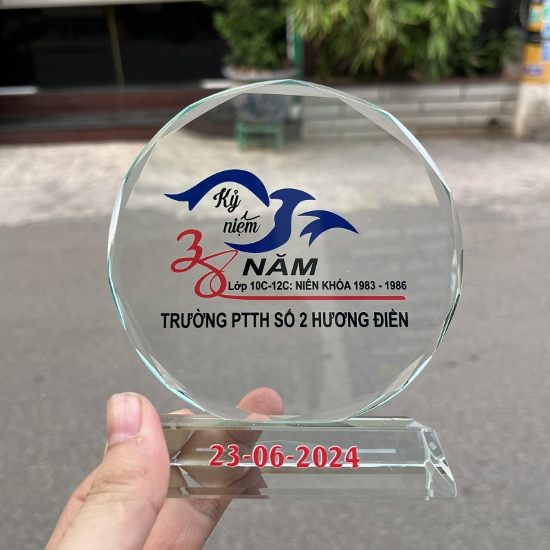 ky-niem-chuong-ky-niem-ve-truong kỷ niệm chương Kỷ niệm 50 năm ngày ra trường