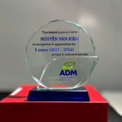 Kỷ niệm chương tặng nhân viên xuất sắc