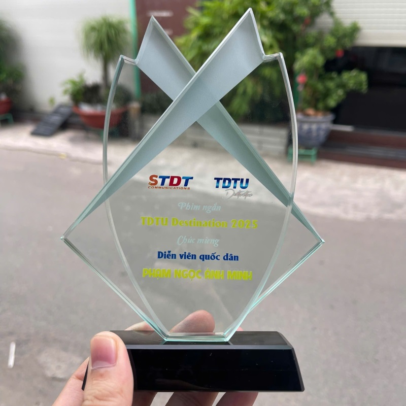 ky-niem-chuong-trao-giai-cuoi-nam-2025