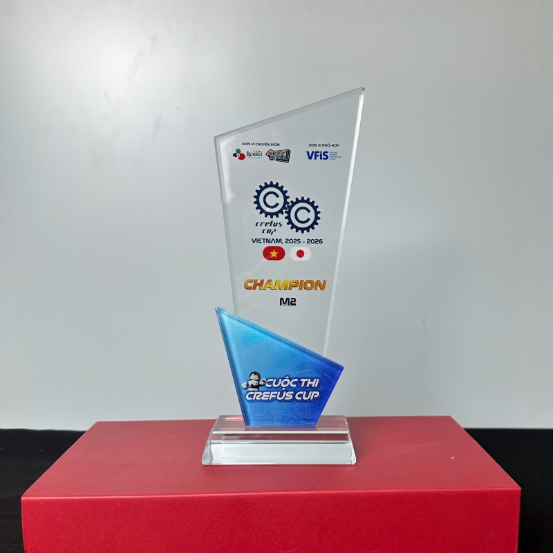 Mẫu cup thủy tinh lưu niệm cuối năm