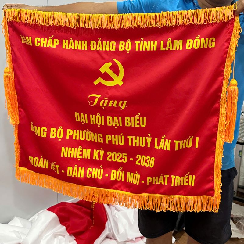 Cờ Đảng may theo yêu cầu