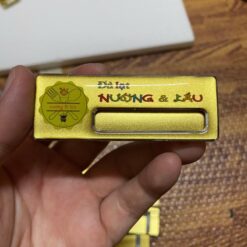 Bảng tên kim loại màu vàng