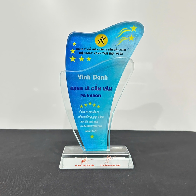 Cup pha lê vinh danh nhân viên pg