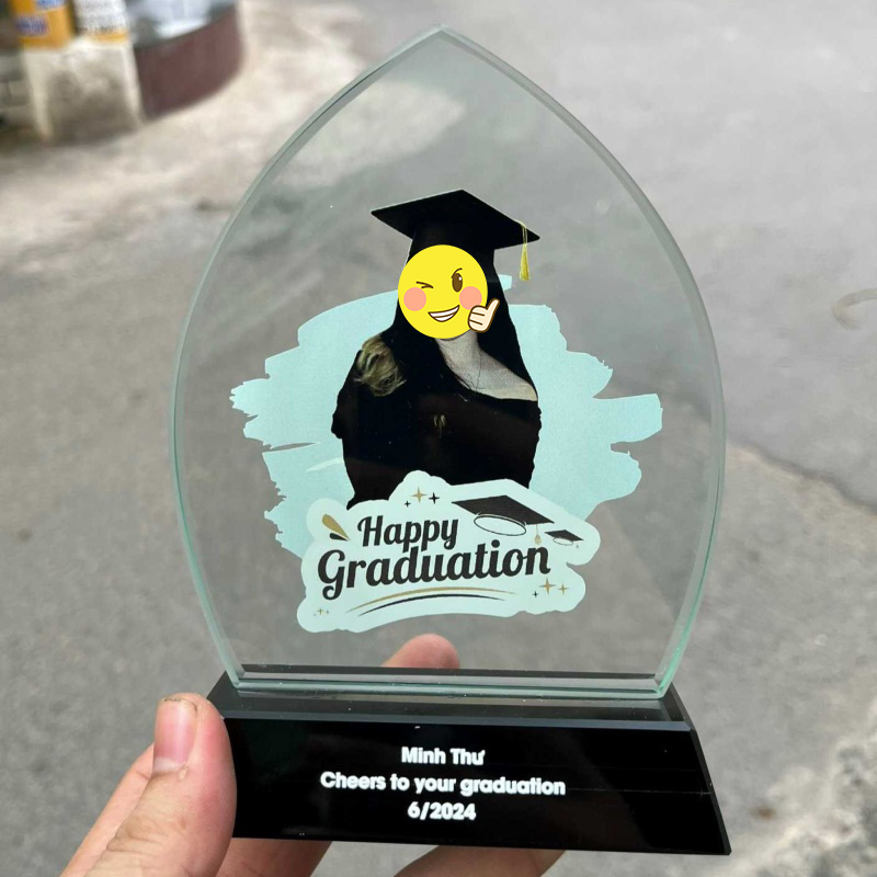 Kỷ niệm chương sinh viên tốt nghiệp