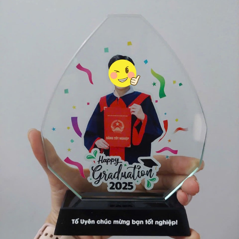 Kỷ niệm chương tốt nghiệp theo yêu cầu