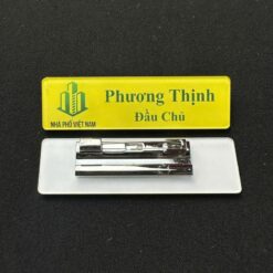 Bảng tên mica gắn ghim cài in theo yêu cầu