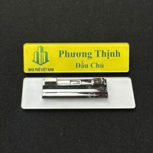 Bảng tên mica gắn ghim cài in theo yêu cầu
