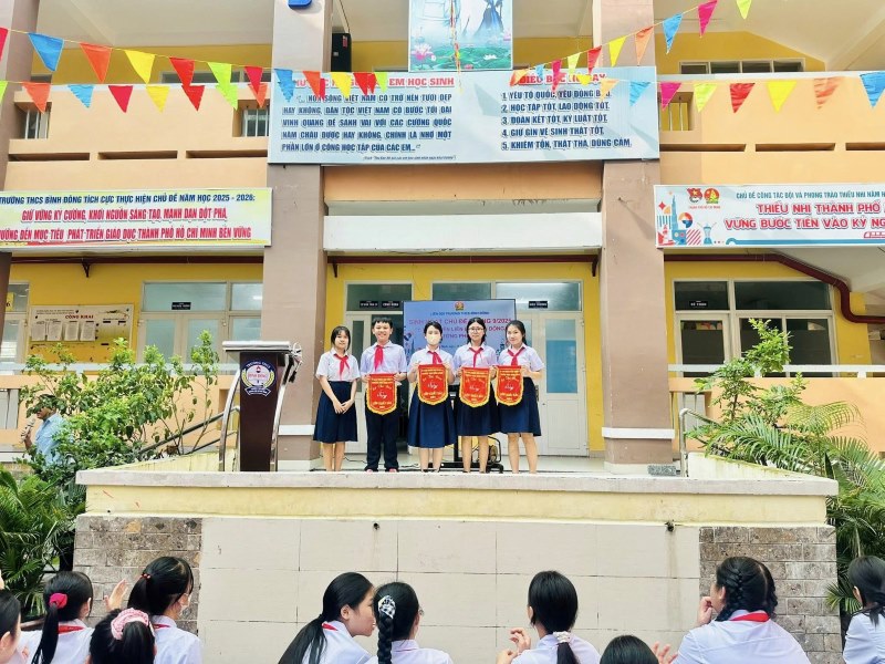 Cờ luân lưu học sinh giỏi theo yêu cầu