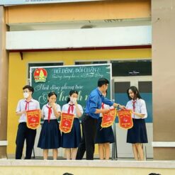 Cờ luân lưu trường học theo yêu cầu