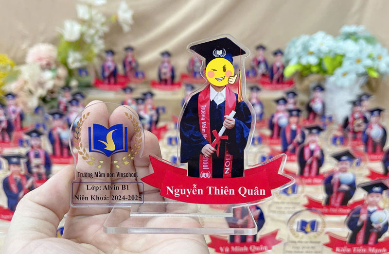Kỷ niệm chương mica theo yêu cầu