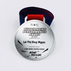 Huy chương khắc màu bạc