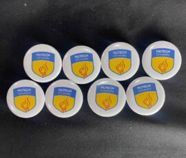 Nội dung in và logo được làm theo yêu cầu của khách Huy hiệu nhựa tròn in logo theo yêu cầu